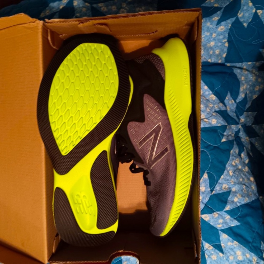NIB New Balance Running shoes.  Men’s 8 4E